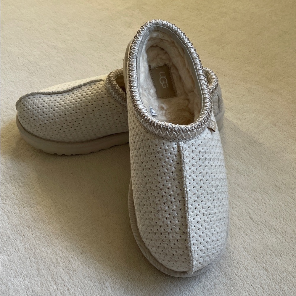 Ugg  Tazz Style slide in cream perforated knit size 9